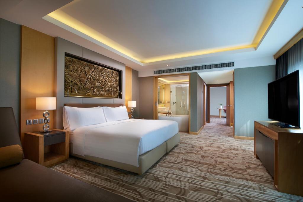 Club One Bedroom Corner Suite