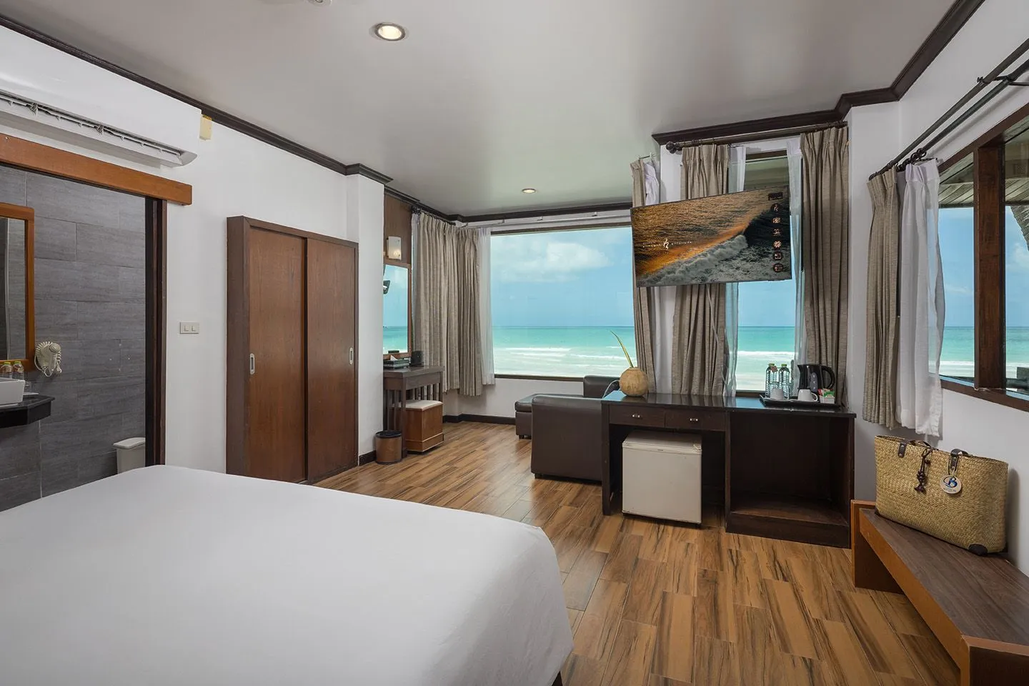 Beach Front Suite