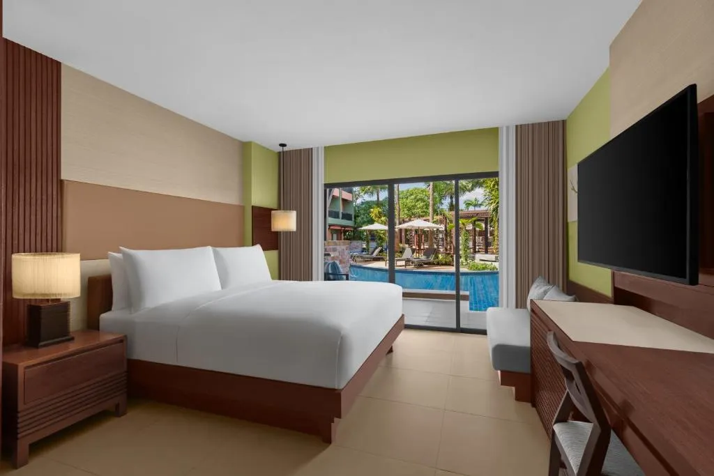 Superior Guest Pool Access Room