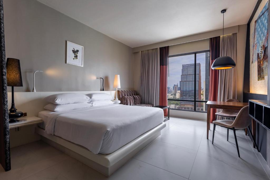 Deluxe Corner Room