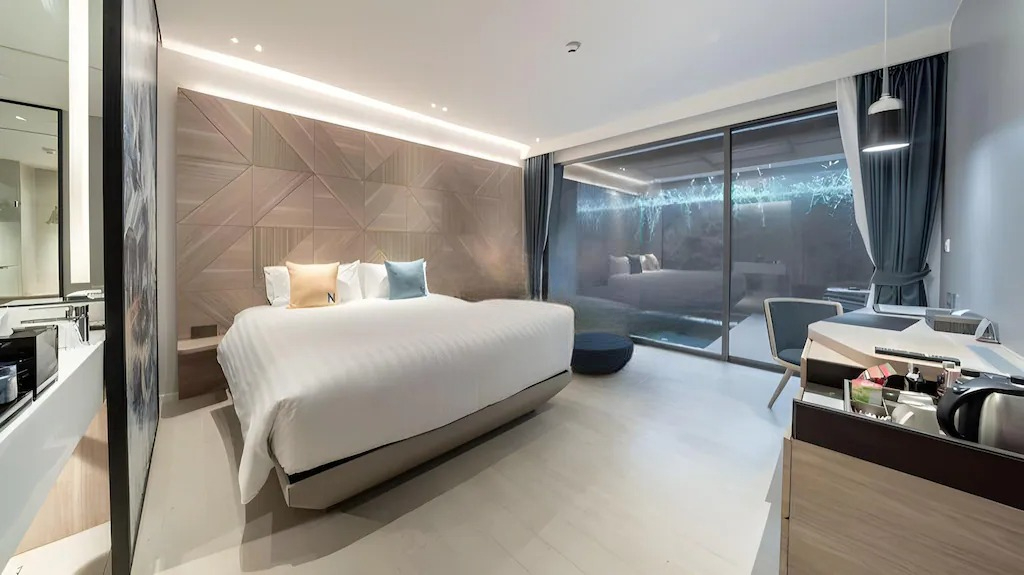 Deluxe Private Jacuzzi