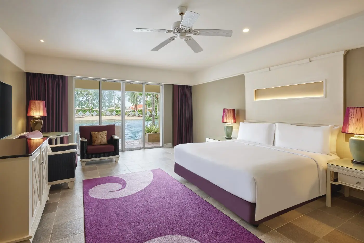 Laguna Pool Access Room