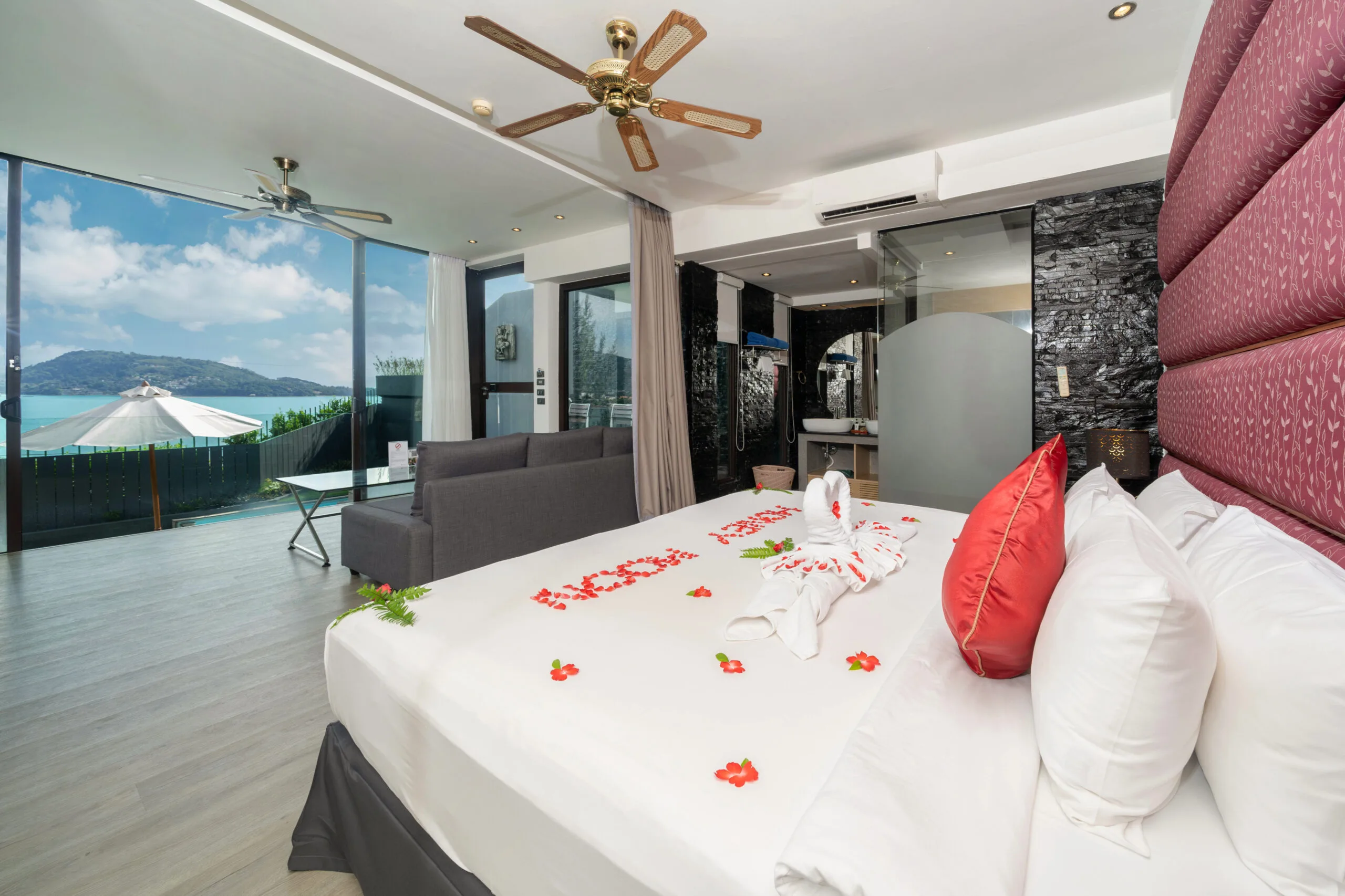 Premium Deluxe Pool Suite