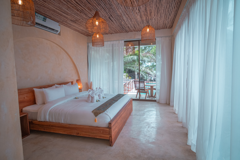 Deluxe Pool View Room
