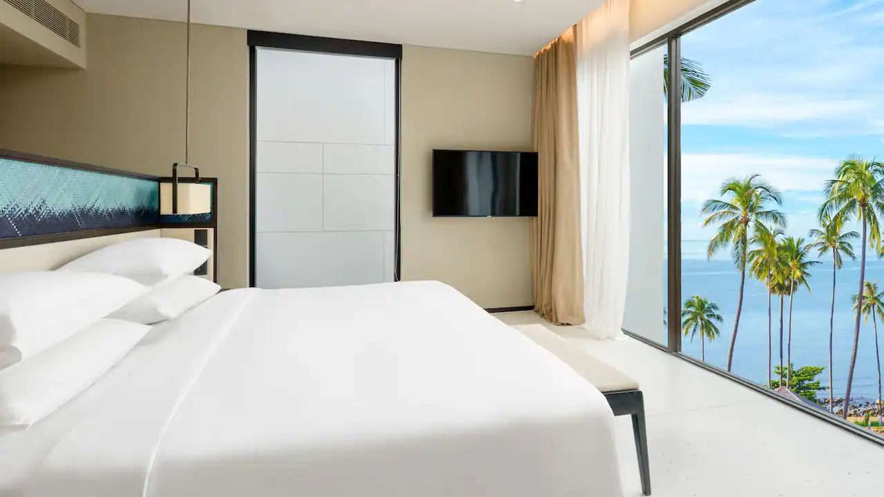 One Bedroom Executive Ocean View Suite with Club Access