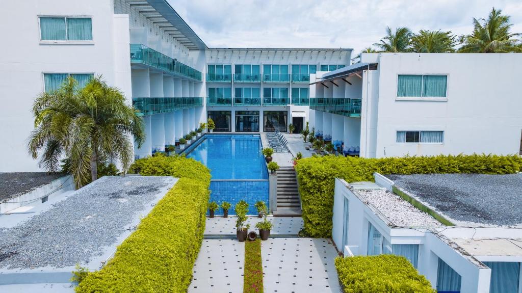 KC Beach Club & Pool Villas25