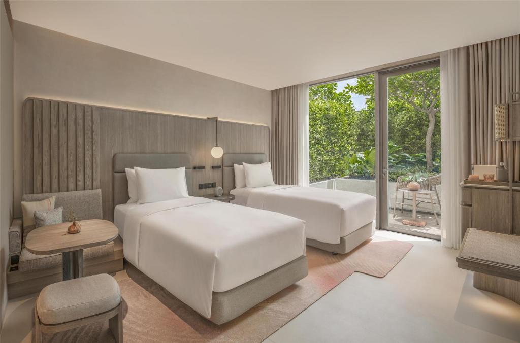 Twin Courtyard Room