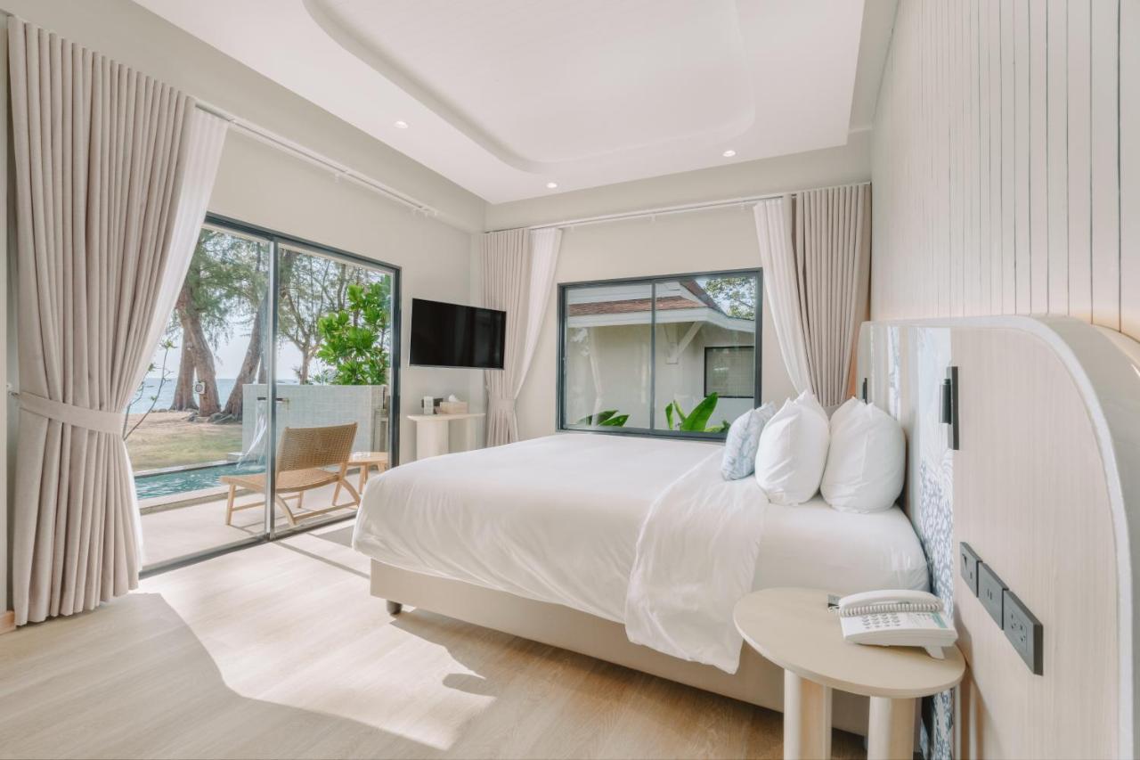 Beachfront Pool Villa